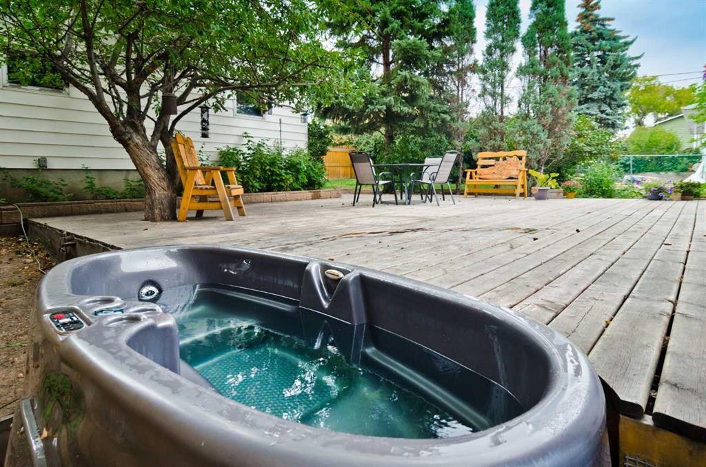 5415 Centre A Street Ne, Calgary, AB - Outdoor With Deck Patio Veranda