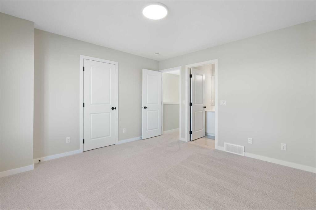 1465 Rangeview Drive Se, Calgary, AB - Indoor Photo Showing Other Room
