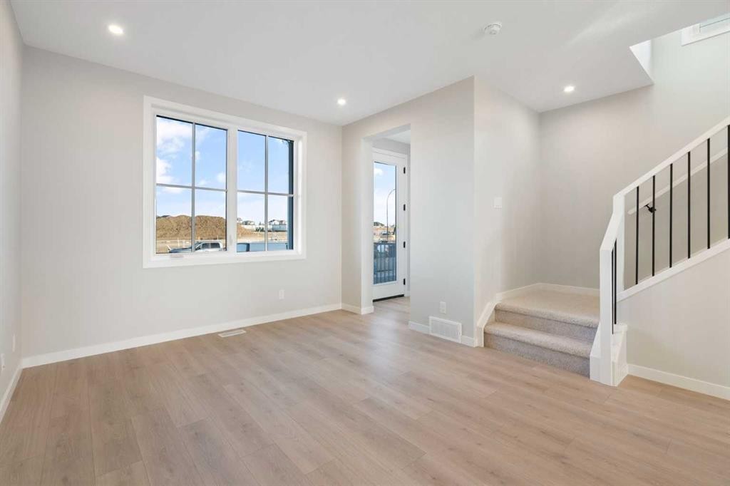 1465 Rangeview Drive Se, Calgary, AB - Indoor Photo Showing Other Room