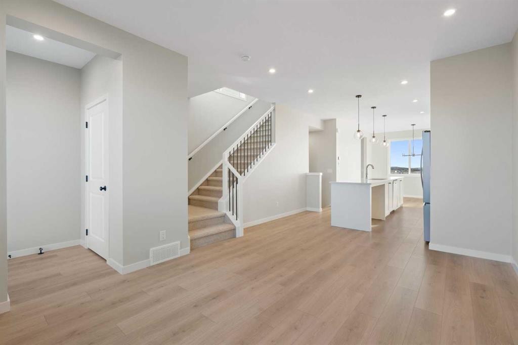 1465 Rangeview Drive Se, Calgary, AB - Indoor Photo Showing Other Room