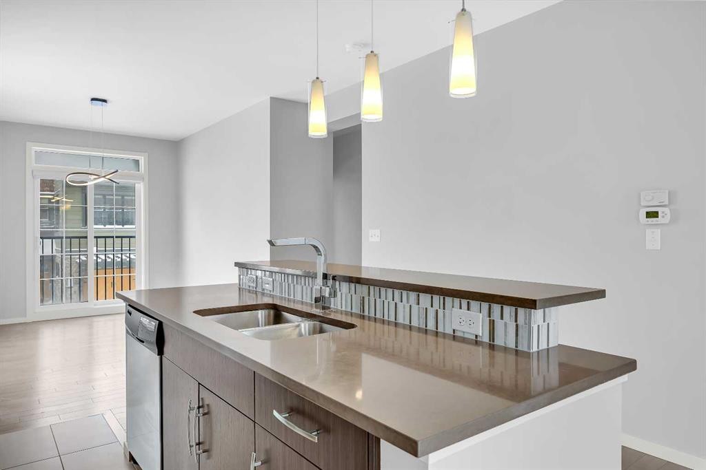 455 Ascot Circle Sw, Calgary, AB - Indoor Photo Showing Kitchen With Double Sink