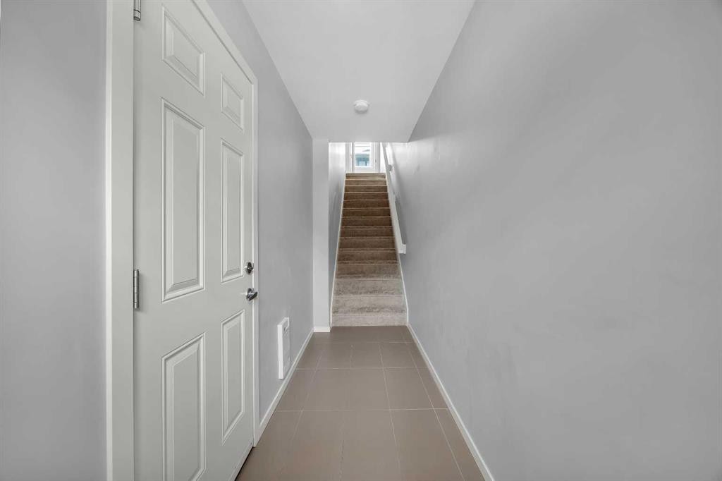 455 Ascot Circle Sw, Calgary, AB - Indoor Photo Showing Other Room