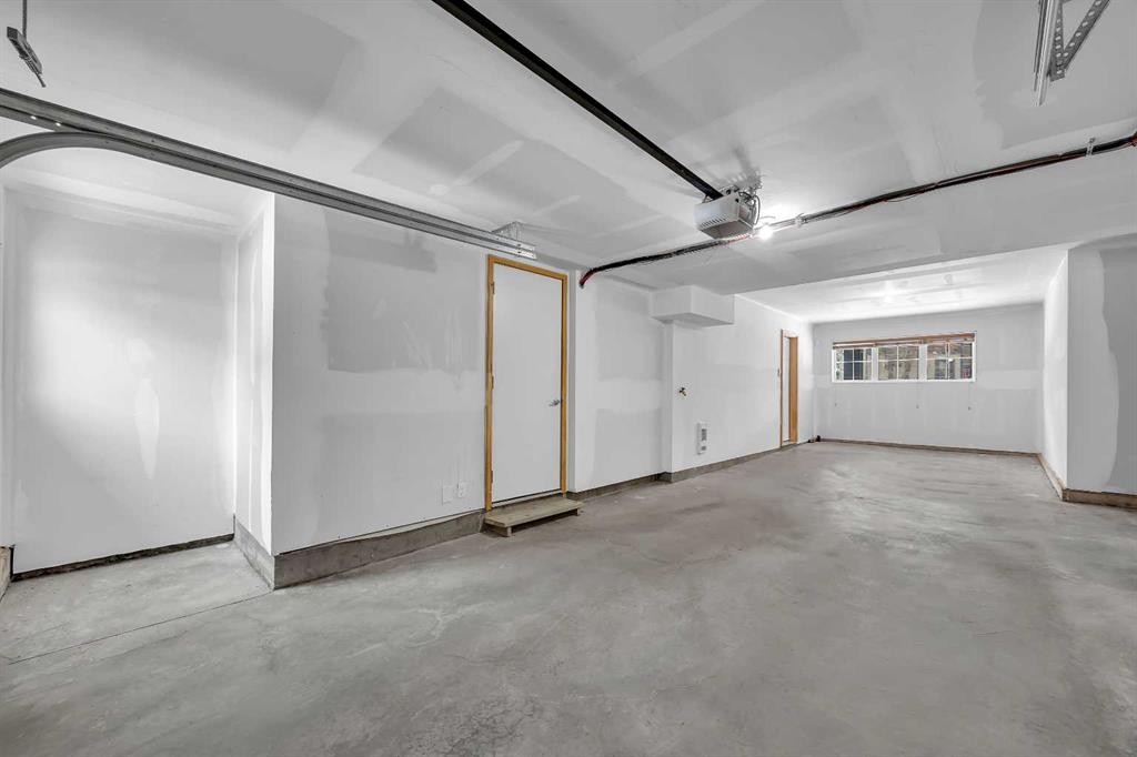 455 Ascot Circle Sw, Calgary, AB - Indoor Photo Showing Garage