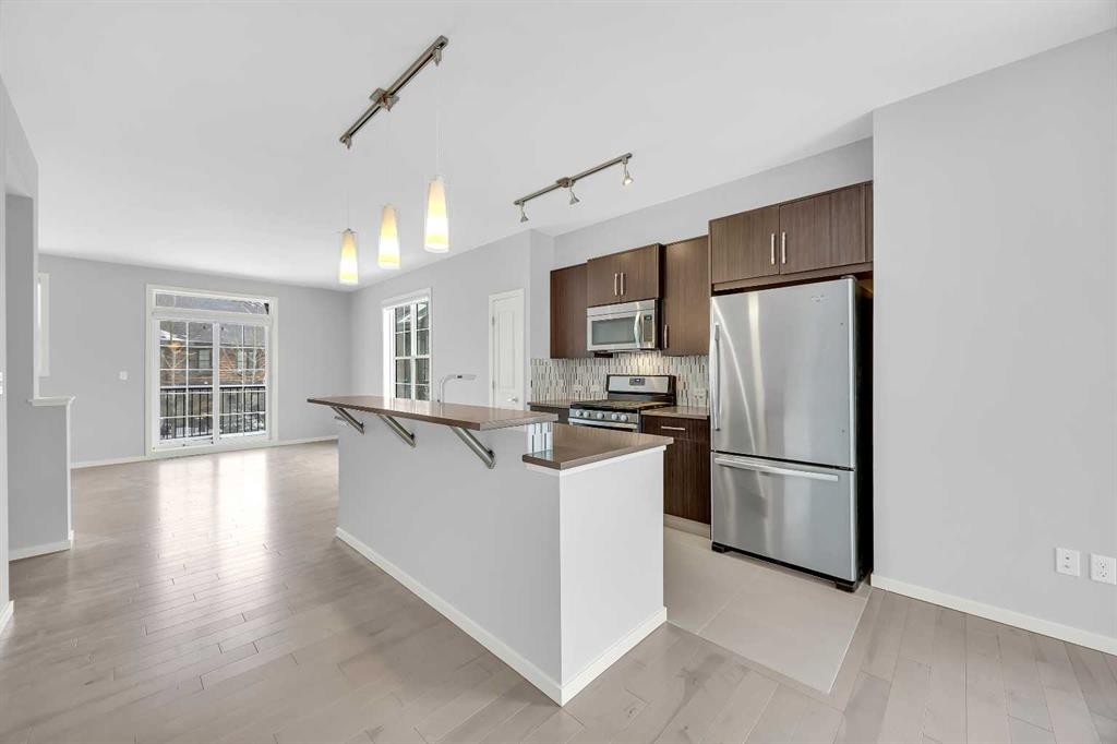455 Ascot Circle Sw, Calgary, AB - Indoor Photo Showing Kitchen With Stainless Steel Kitchen
