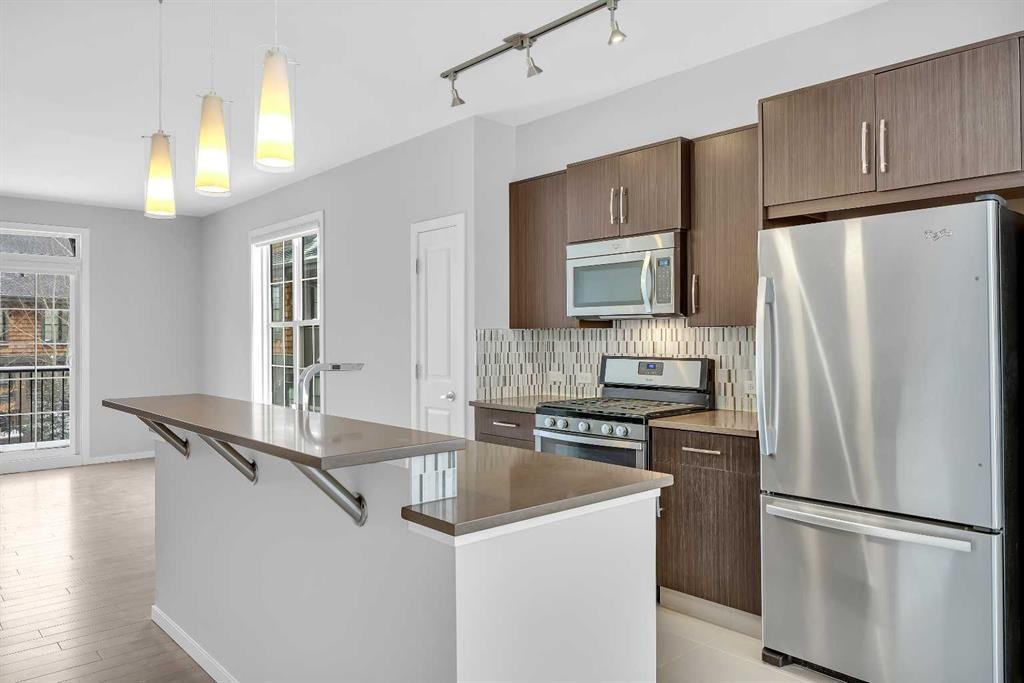 455 Ascot Circle Sw, Calgary, AB - Indoor Photo Showing Kitchen With Stainless Steel Kitchen