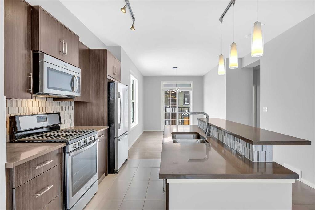 455 Ascot Circle Sw, Calgary, AB - Indoor Photo Showing Kitchen With Double Sink
