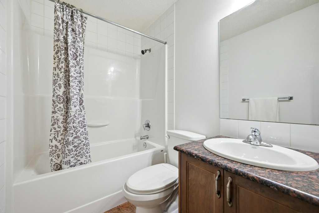 70 Skyview Point Green Ne, Calgary, AB - Indoor Photo Showing Bathroom