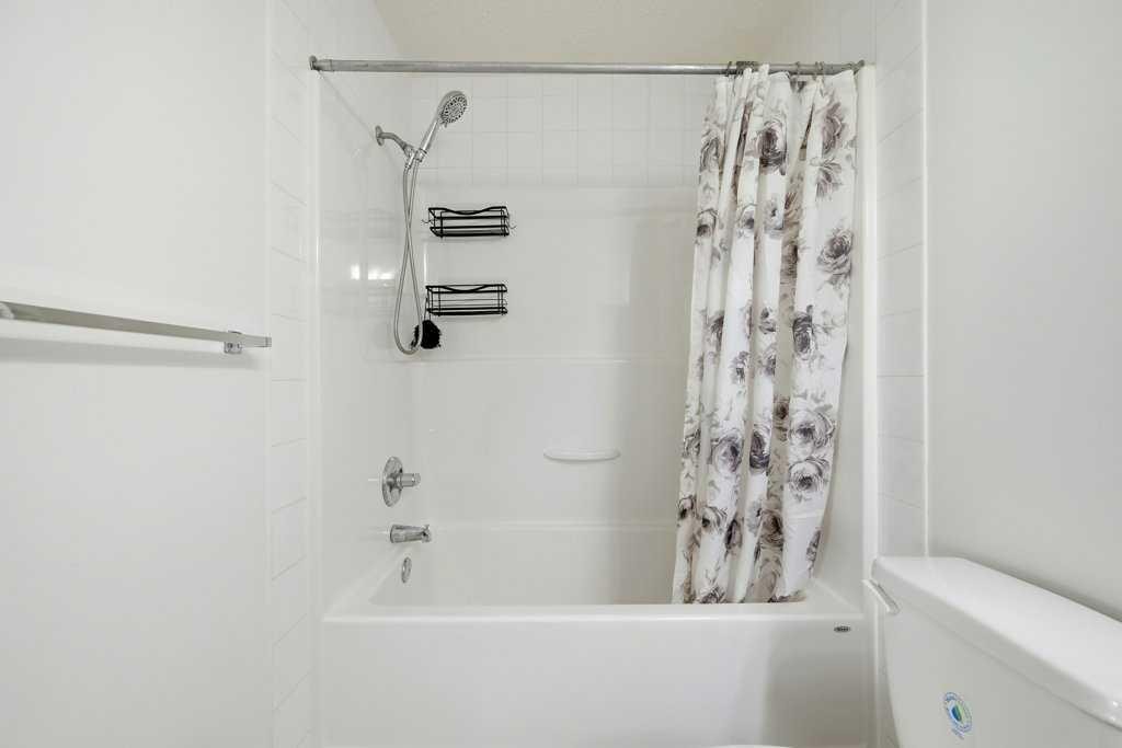 70 Skyview Point Green Ne, Calgary, AB - Indoor Photo Showing Bathroom