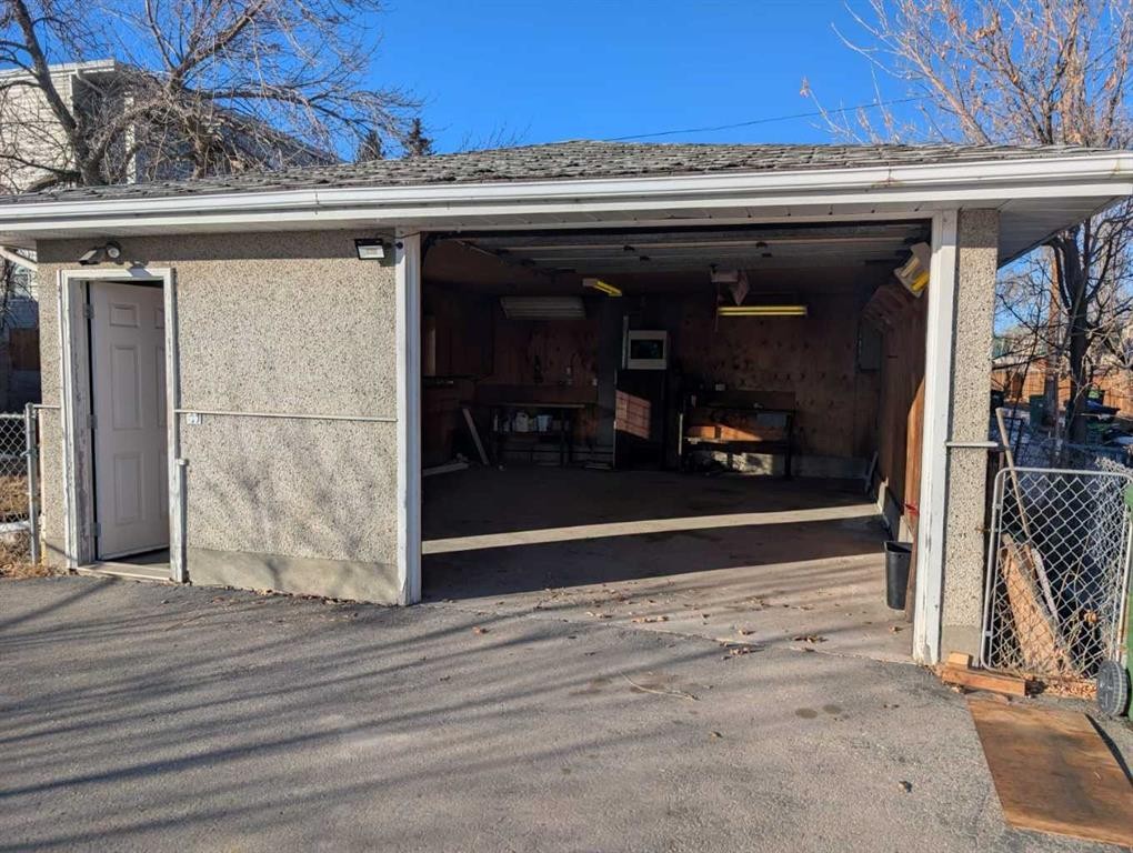 7504 39 Avenue Nw, Calgary, AB