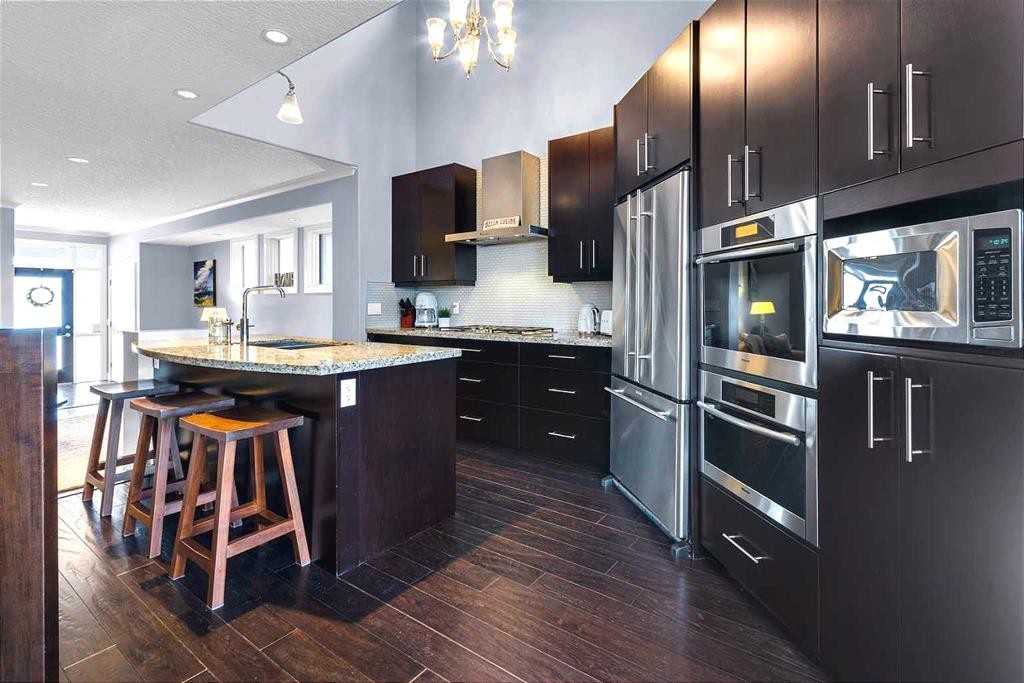 448 13 Street Nw, Calgary, AB - Indoor Photo Showing Kitchen With Stainless Steel Kitchen With Upgraded Kitchen