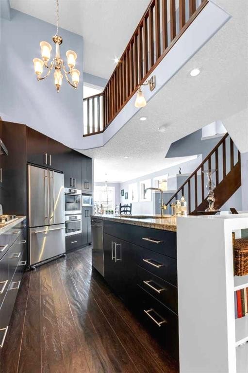 448 13 Street Nw, Calgary, AB - Indoor Photo Showing Kitchen With Stainless Steel Kitchen
