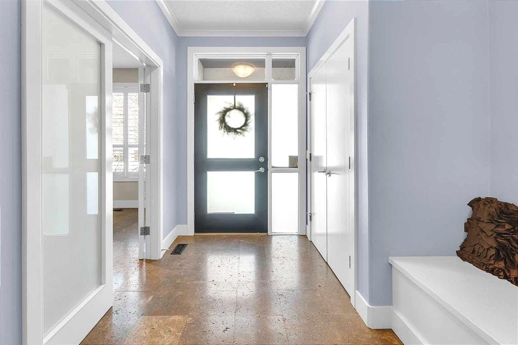 448 13 Street Nw, Calgary, AB - Indoor Photo Showing Other Room