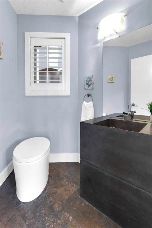 448 13 Street Nw, Calgary, AB - Indoor Photo Showing Bathroom