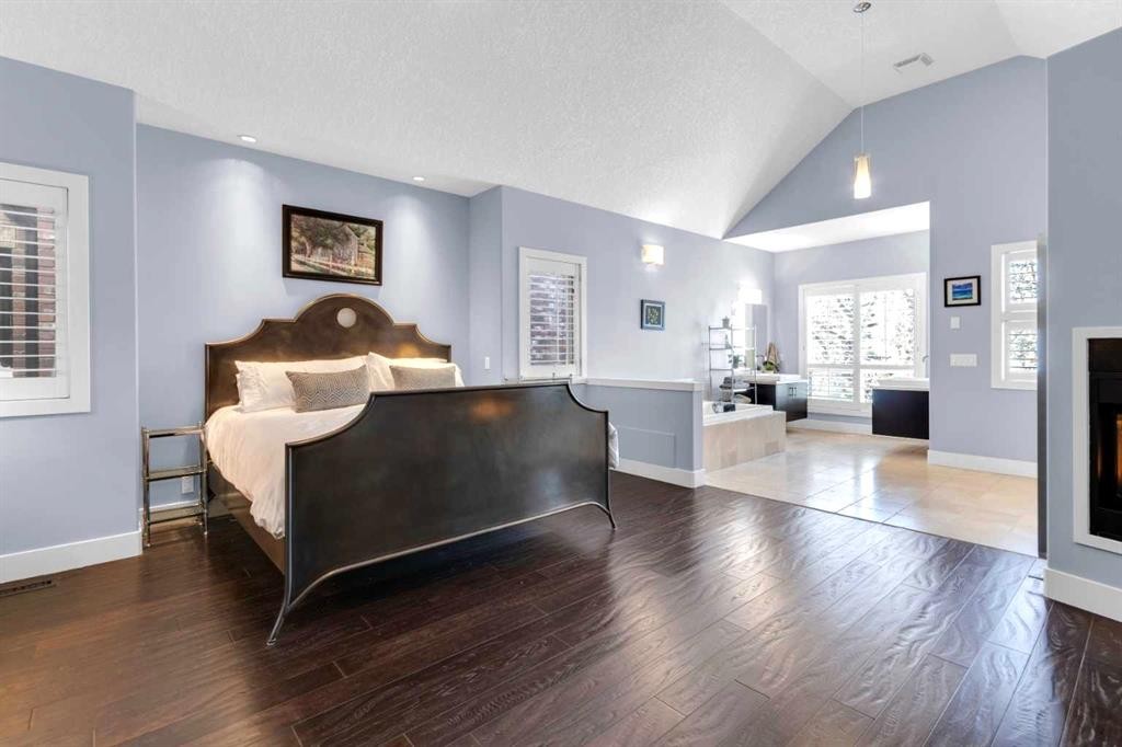 448 13 Street Nw, Calgary, AB - Indoor Photo Showing Living Room With Fireplace