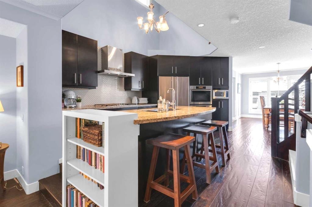 448 13 Street Nw, Calgary, AB - Indoor Photo Showing Kitchen With Stainless Steel Kitchen With Upgraded Kitchen