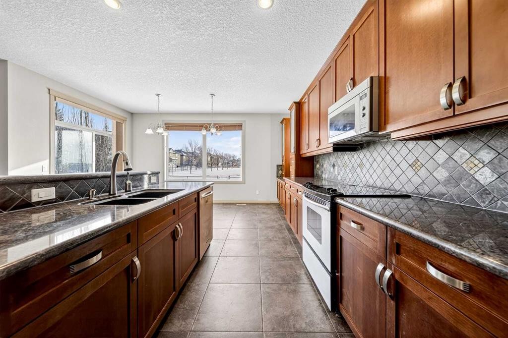14 Springborough Crescent Sw, Calgary, AB - Indoor Photo Showing Kitchen With Double Sink