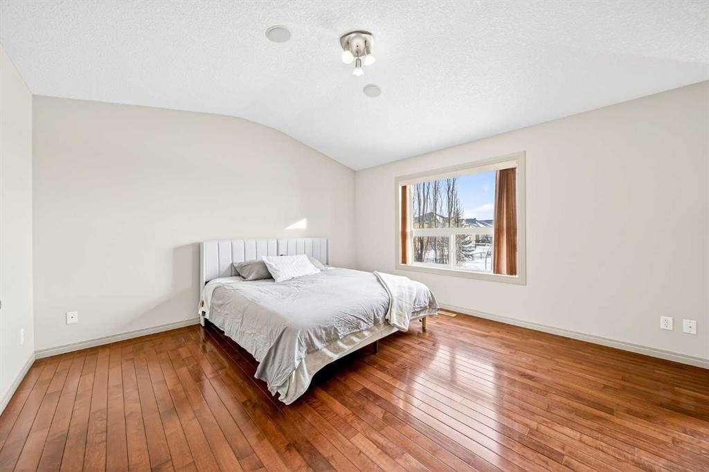 14 Springborough Crescent Sw, Calgary, AB - Indoor Photo Showing Bedroom