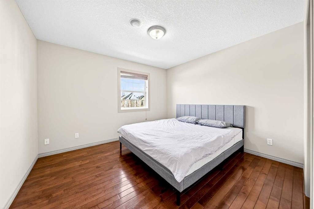 14 Springborough Crescent Sw, Calgary, AB - Indoor Photo Showing Bedroom