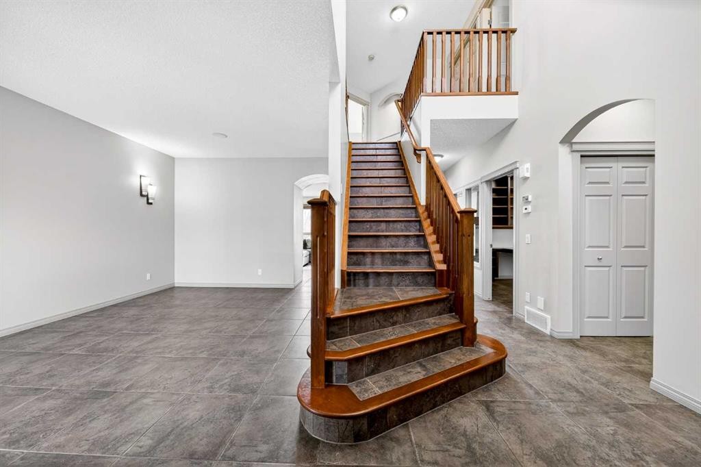 14 Springborough Crescent Sw, Calgary, AB - Indoor Photo Showing Other Room