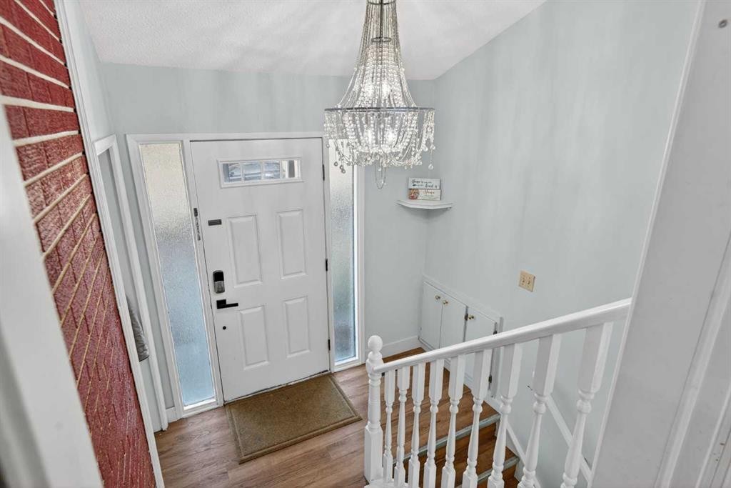 6003 Pinepoint Drive Ne, Calgary, AB - Indoor Photo Showing Other Room