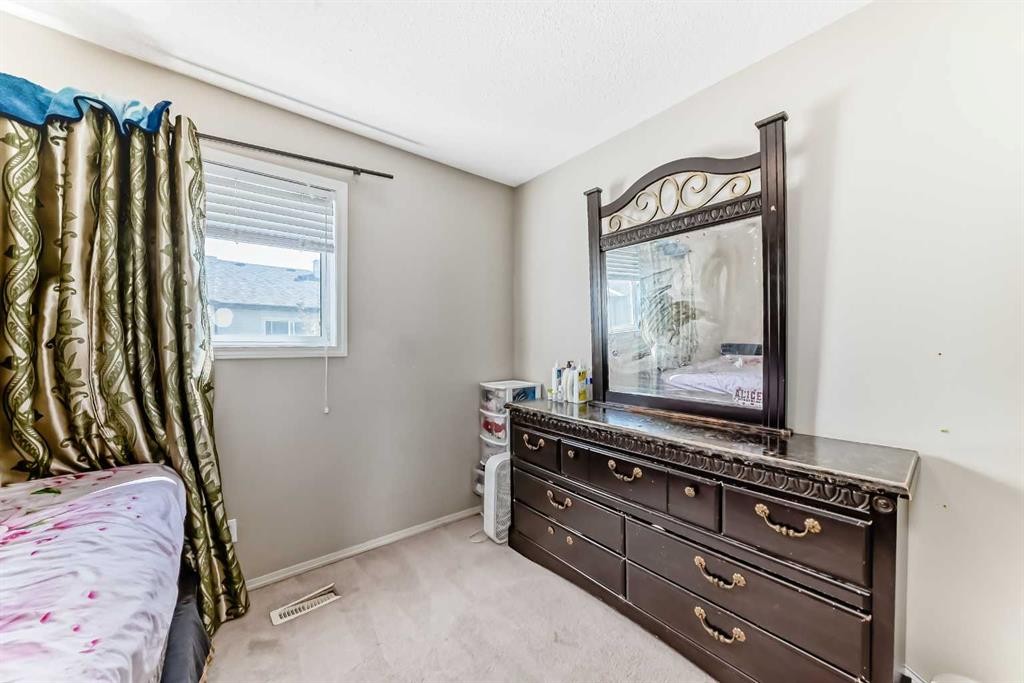 147 Saddlebrook Point Ne, Calgary, AB - Indoor Photo Showing Other Room