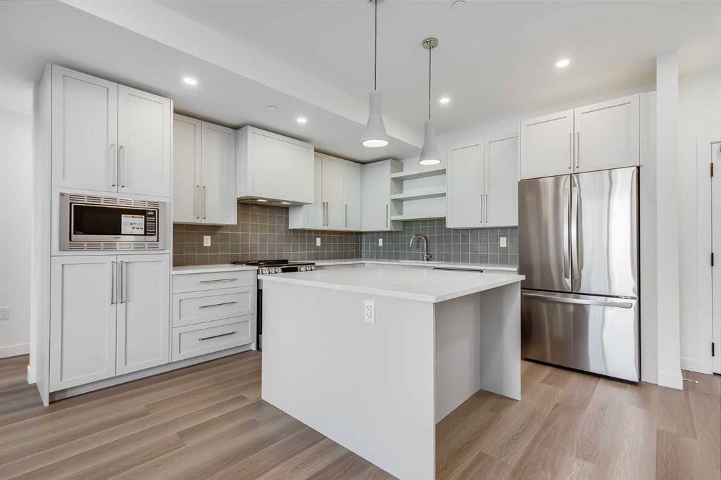 1308-520 Reynolds Avenue Sw, Airdrie, AB - Indoor Photo Showing Kitchen With Upgraded Kitchen