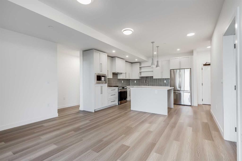 1308-520 Reynolds Avenue Sw, Airdrie, AB - Indoor Photo Showing Kitchen With Upgraded Kitchen