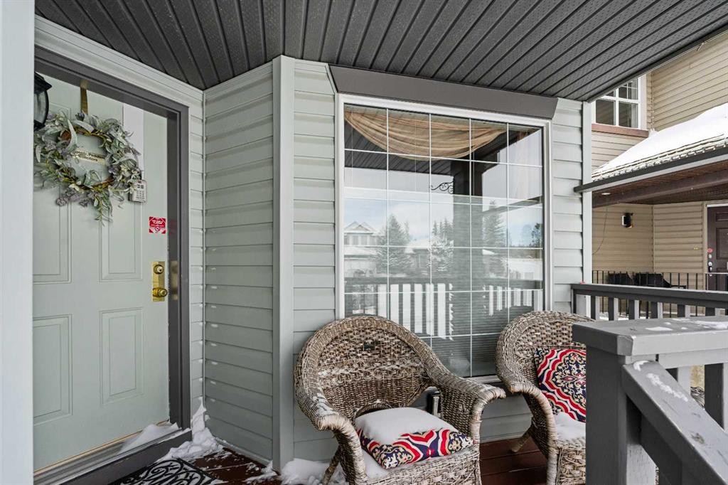 7945 Springbank Boulevard Sw, Calgary, AB - Outdoor With Exterior