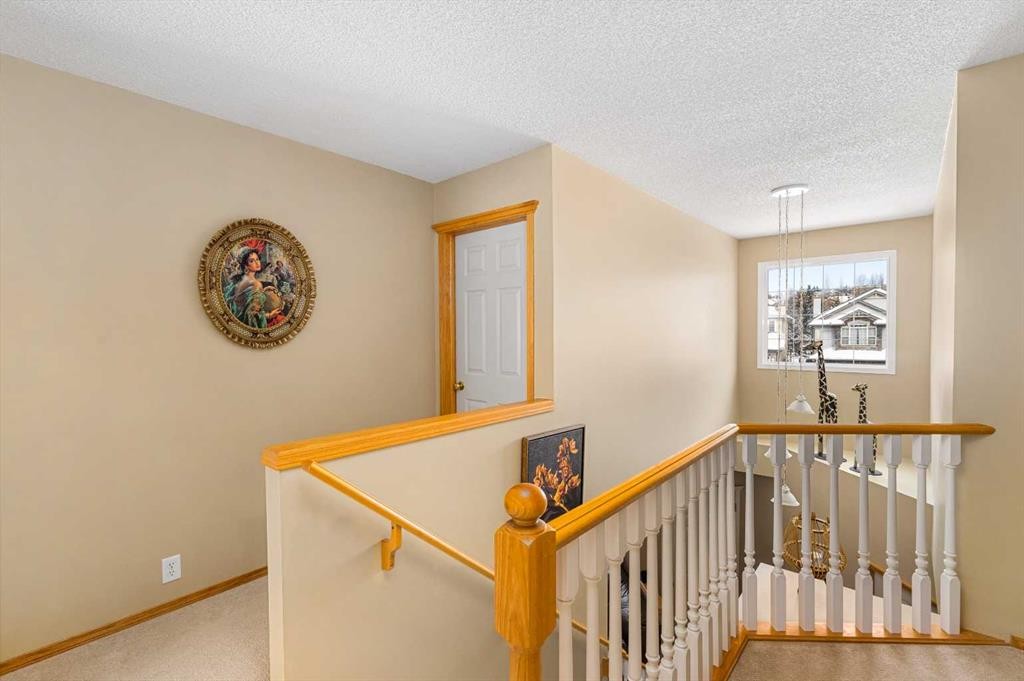 7945 Springbank Boulevard Sw, Calgary, AB - Indoor Photo Showing Other Room