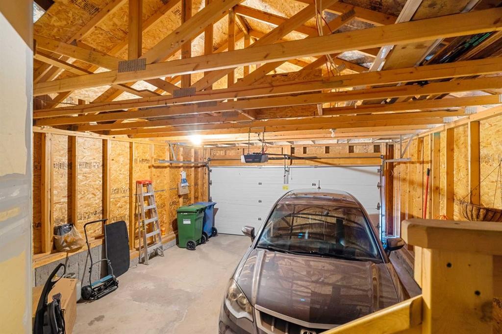 7945 Springbank Boulevard Sw, Calgary, AB - Indoor Photo Showing Garage
