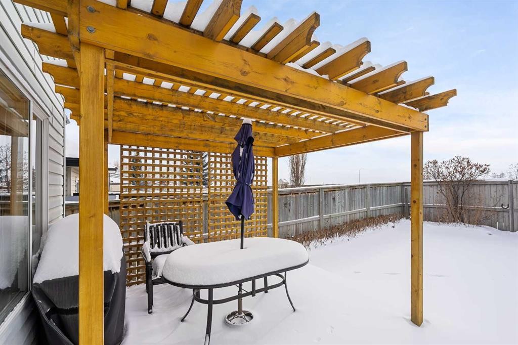 7945 Springbank Boulevard Sw, Calgary, AB - Outdoor With Exterior