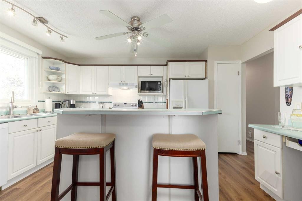 23 Whitlock Close Ne, Calgary, AB - Indoor Photo Showing Kitchen