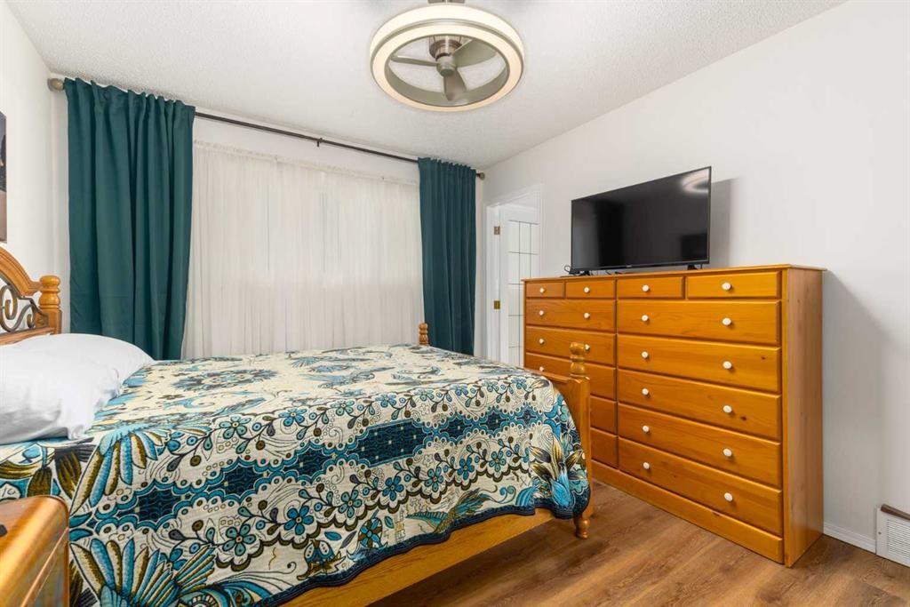 23 Whitlock Close Ne, Calgary, AB - Indoor Photo Showing Bedroom