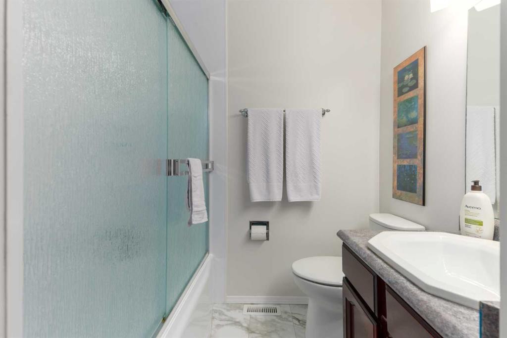 23 Whitlock Close Ne, Calgary, AB - Indoor Photo Showing Bathroom