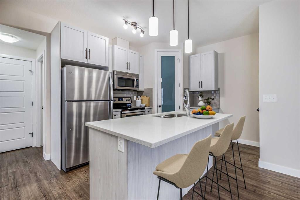1511-2461 Baysprings Link Sw, Airdrie, AB - Indoor Photo Showing Kitchen With Stainless Steel Kitchen With Double Sink