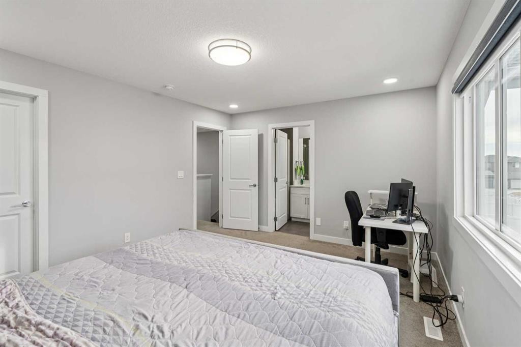 123 Walcrest Way Se, Calgary, AB - Indoor Photo Showing Bedroom
