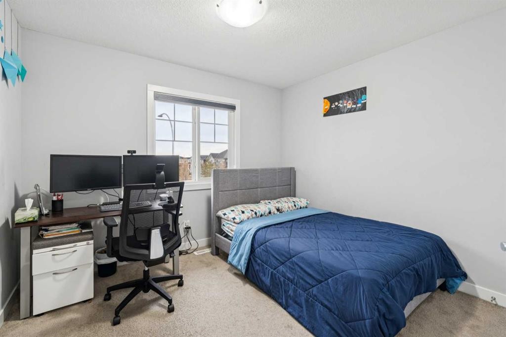 123 Walcrest Way Se, Calgary, AB - Indoor Photo Showing Bedroom