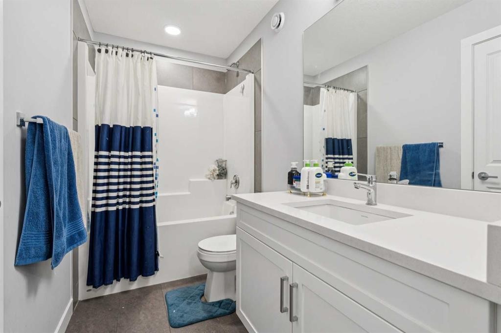 123 Walcrest Way Se, Calgary, AB - Indoor Photo Showing Bathroom
