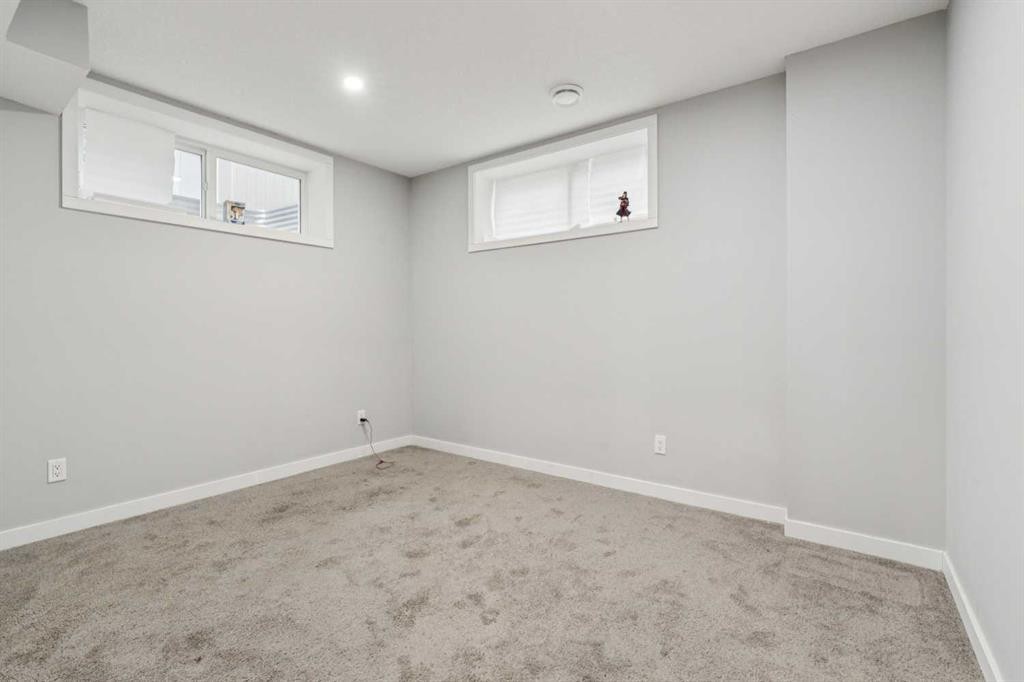 123 Walcrest Way Se, Calgary, AB - Indoor Photo Showing Other Room