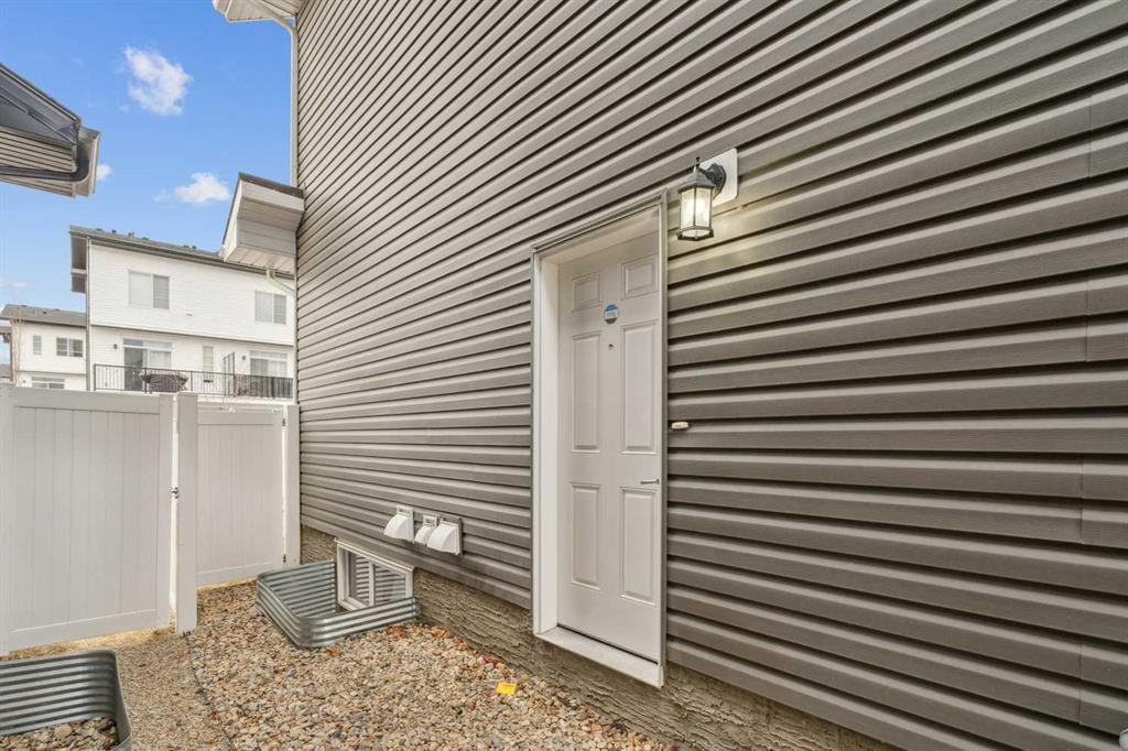 123 Walcrest Way Se, Calgary, AB - Outdoor With Exterior