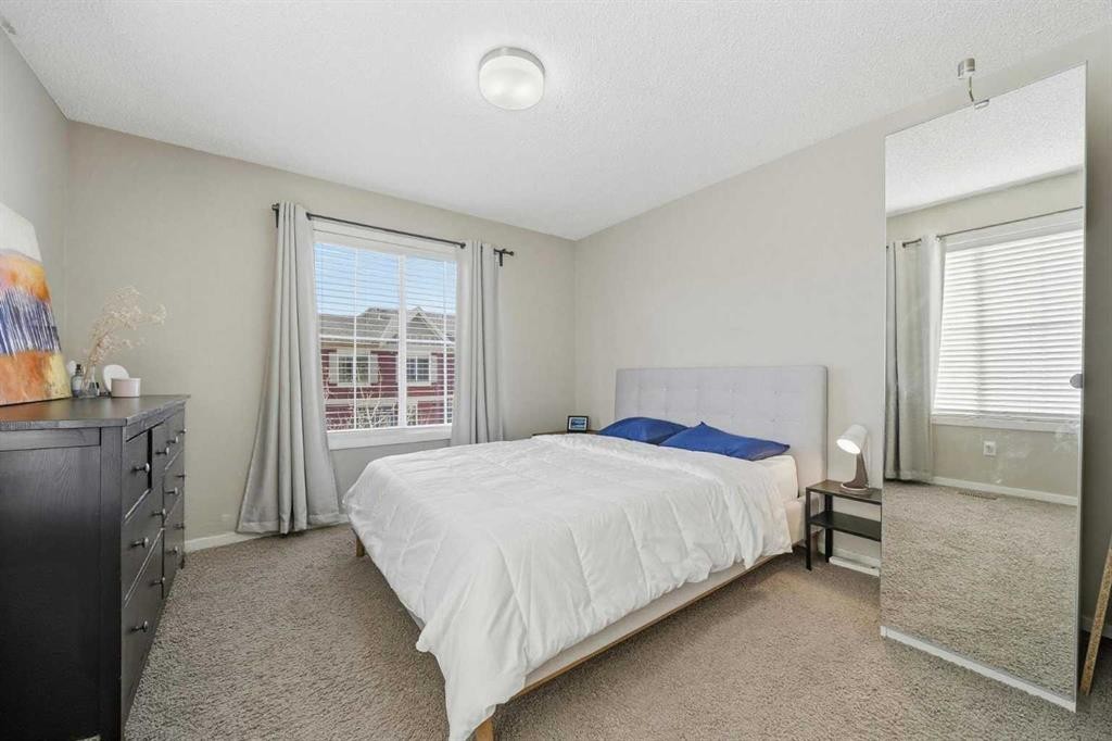 176 Evansview Gardens Nw, Calgary, AB - Indoor Photo Showing Bedroom