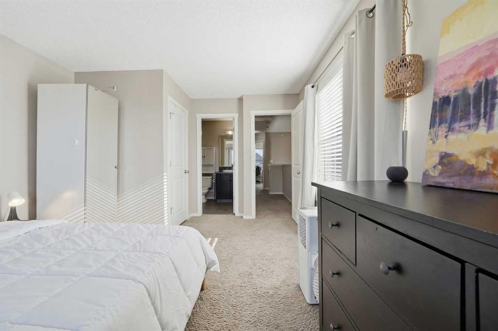 176 Evansview Gardens Nw, Calgary, AB - Indoor Photo Showing Bedroom