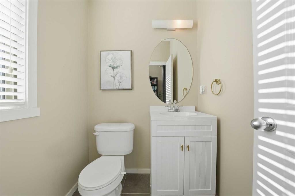 176 Evansview Gardens Nw, Calgary, AB - Indoor Photo Showing Bathroom