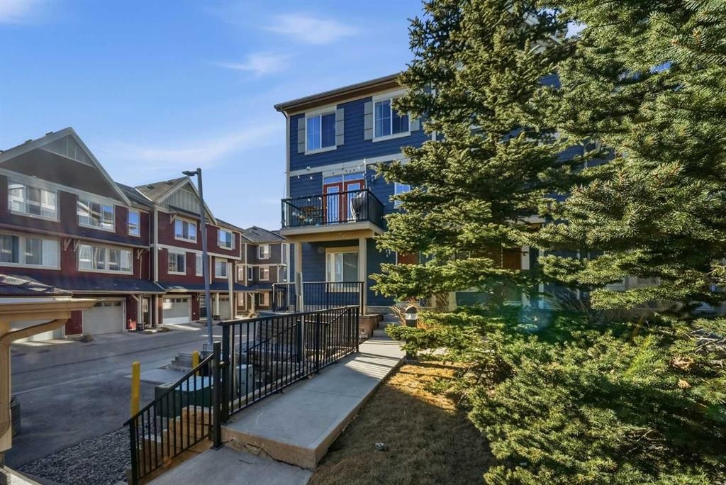 176 Evansview Gardens Nw, Calgary, AB - Outdoor With Balcony