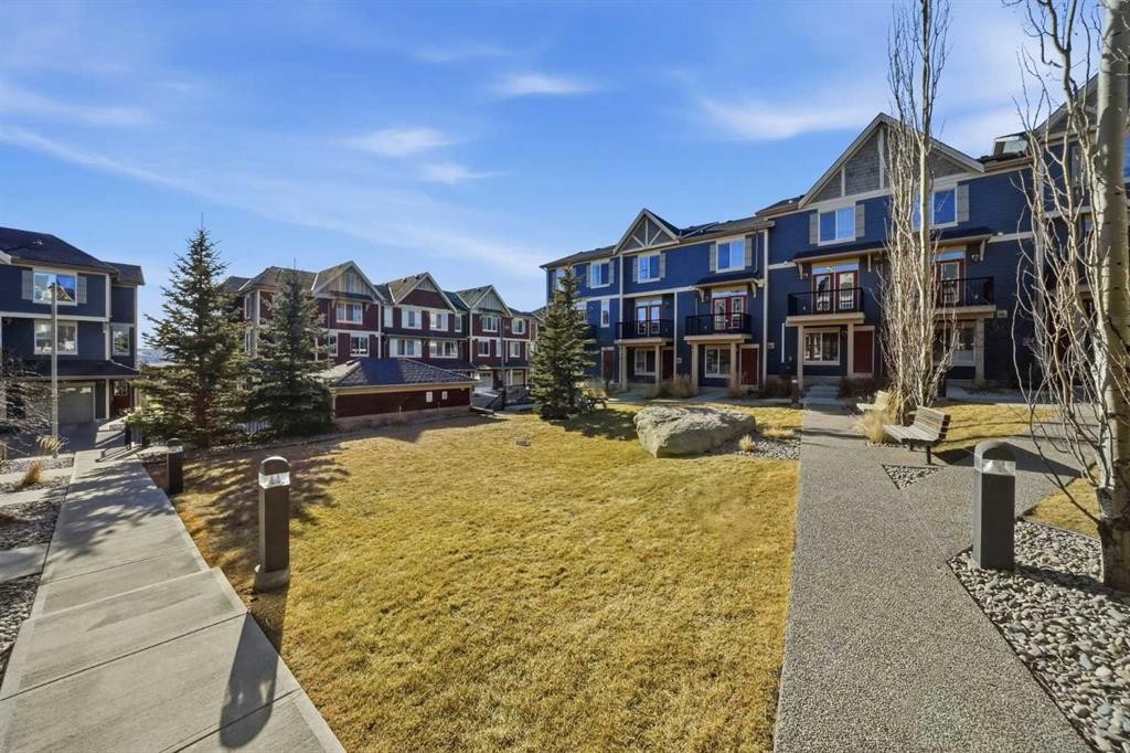 176 Evansview Gardens Nw, Calgary, AB - Outdoor With Facade