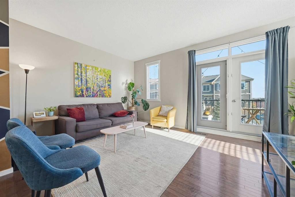 176 Evansview Gardens Nw, Calgary, AB - Indoor Photo Showing Living Room