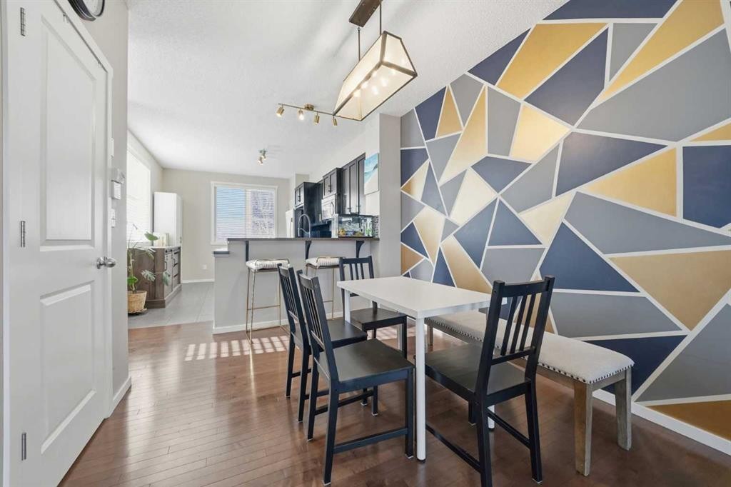 176 Evansview Gardens Nw, Calgary, AB - Indoor Photo Showing Dining Room