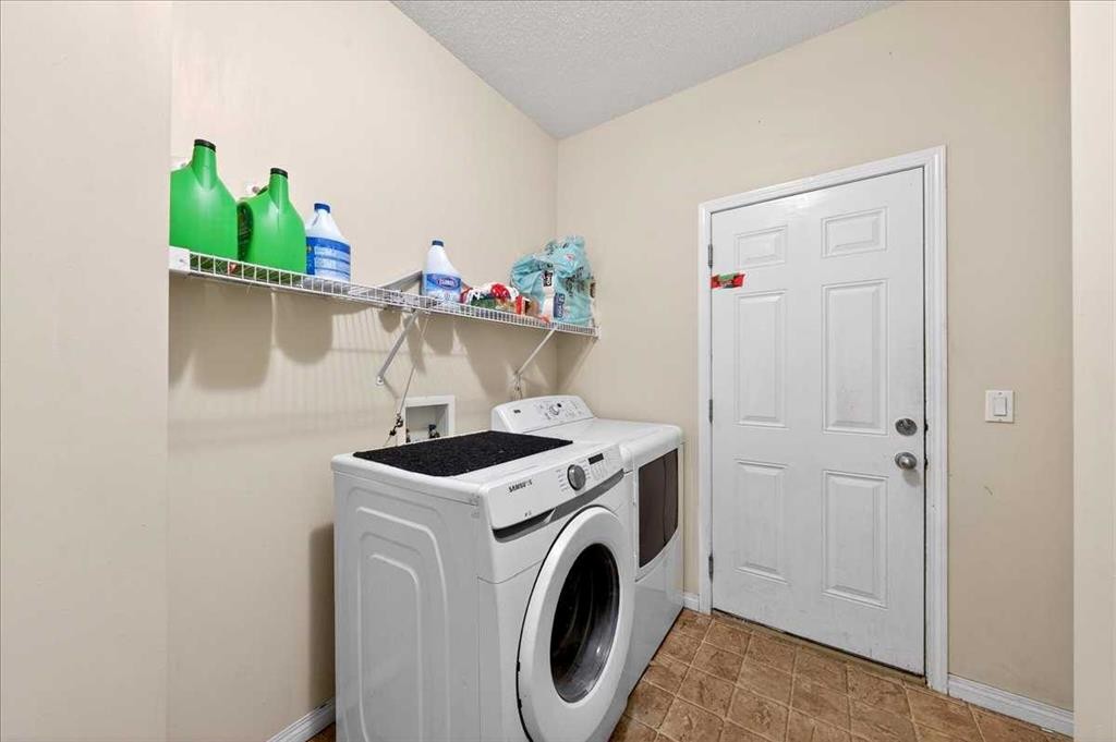 34 Saddlecrest Crescent Ne, Calgary, AB - Indoor Photo Showing Laundry Room