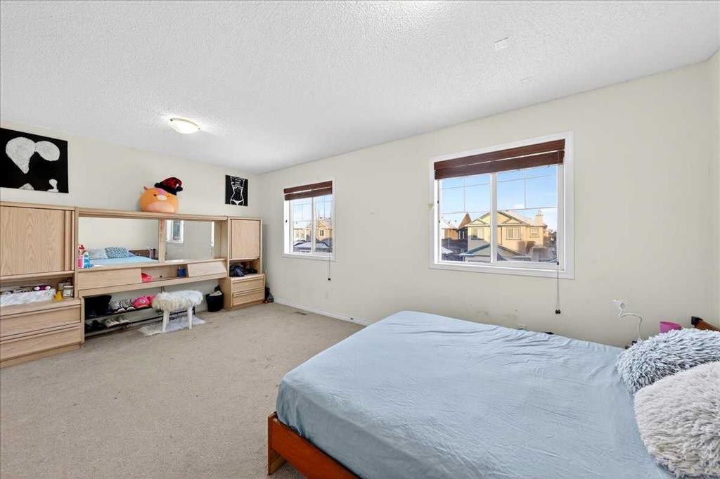 34 Saddlecrest Crescent Ne, Calgary, AB - Indoor Photo Showing Bedroom