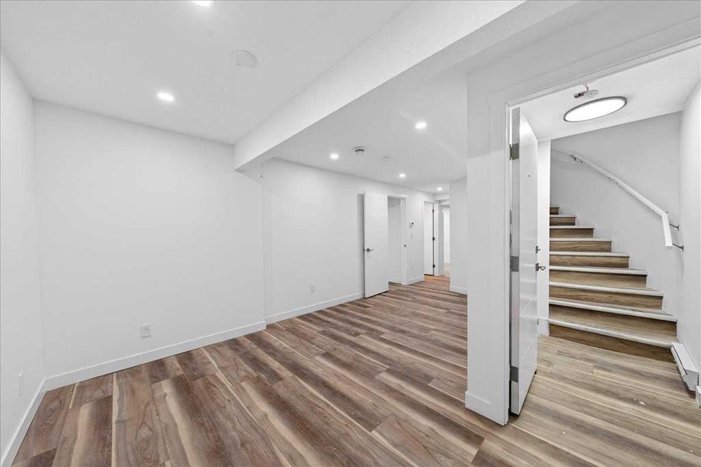 34 Saddlecrest Crescent Ne, Calgary, AB - Indoor Photo Showing Other Room